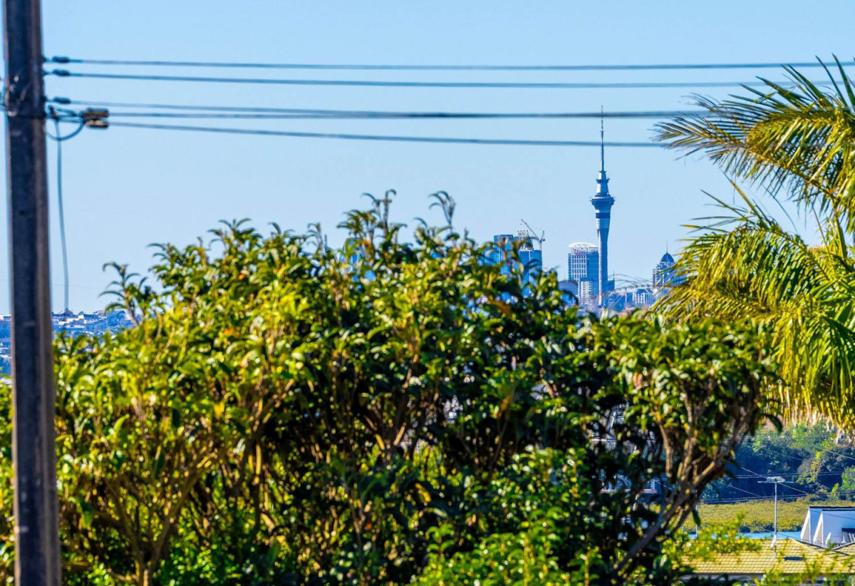 873m2 section, Brick and tile 5 beds 1 bath house with double garage, 1 Fowey Avenue, Te Atatu South, Auckland