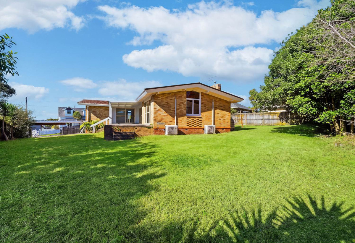 873m2 section, Brick and tile 5 beds 1 bath house with double garage, 1 Fowey Avenue, Te Atatu South, Auckland