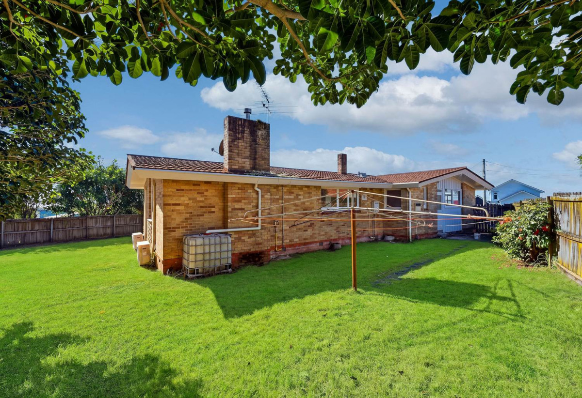 873m2 section, Brick and tile 5 beds 1 bath house with double garage, 1 Fowey Avenue, Te Atatu South, Auckland