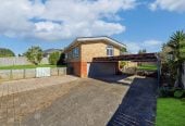 873m2 section, Brick and tile 5 beds 1 bath house with double garage, 1 Fowey Avenue, Te Atatu South, Auckland