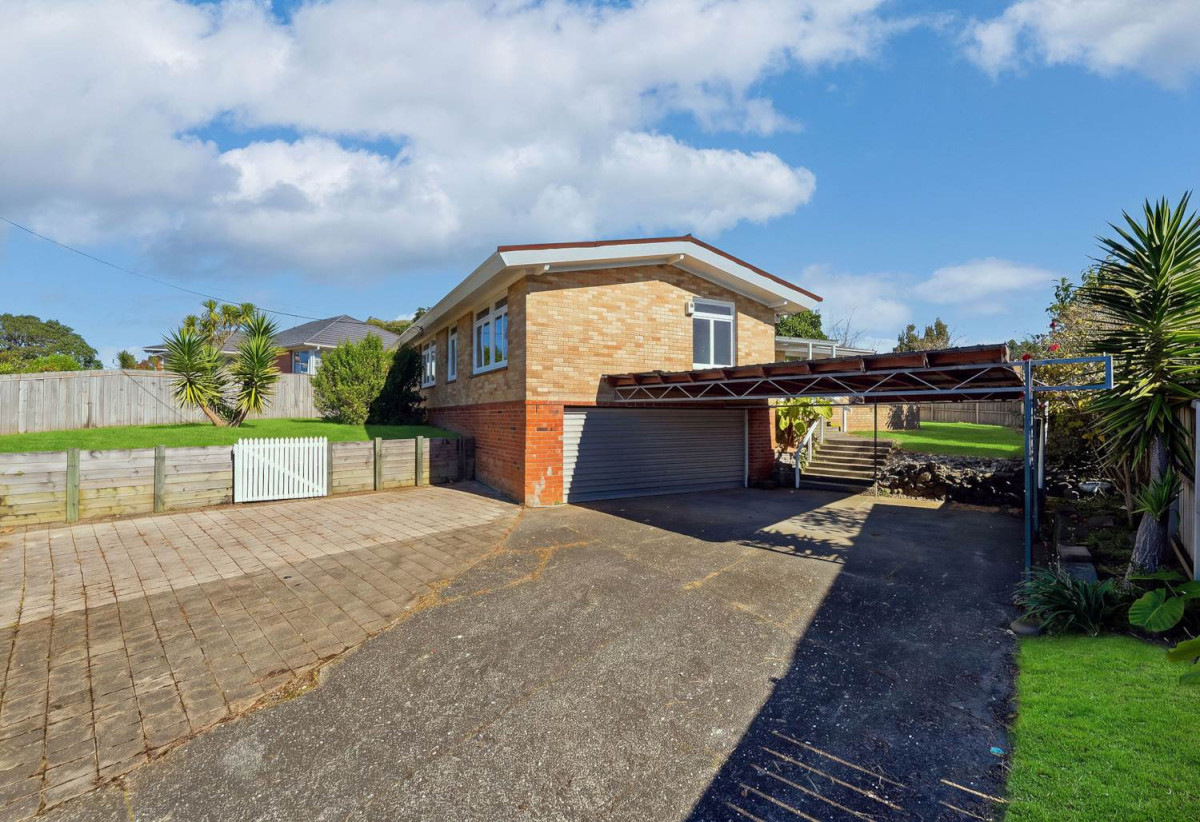 873m2 section, Brick and tile 5 beds 1 bath house with double garage, 1 Fowey Avenue, Te Atatu South, Auckland