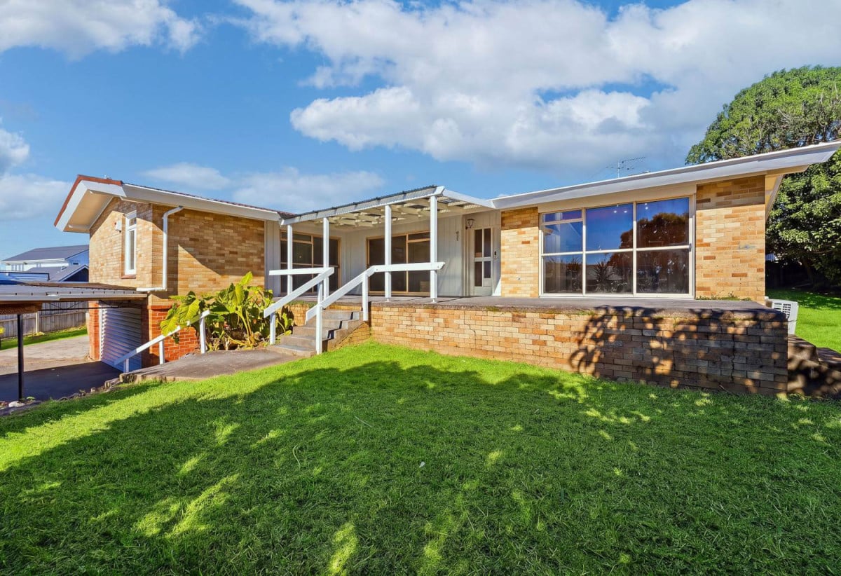 873m2 section, Brick and tile 5 beds 1 bath house with double garage, 1 Fowey Avenue, Te Atatu South, Auckland