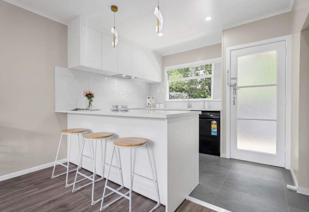 Brick and tile 2 beds 1 bath home with carport, 9/11 Oakland Avenue, Papatoetoe, Auckland