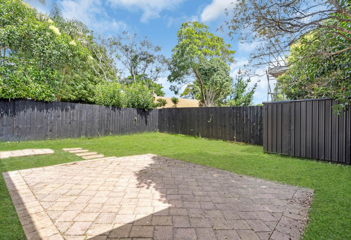Brick and tile 2 beds 1 bath home with carport, 9/11 Oakland Avenue, Papatoetoe, Auckland
