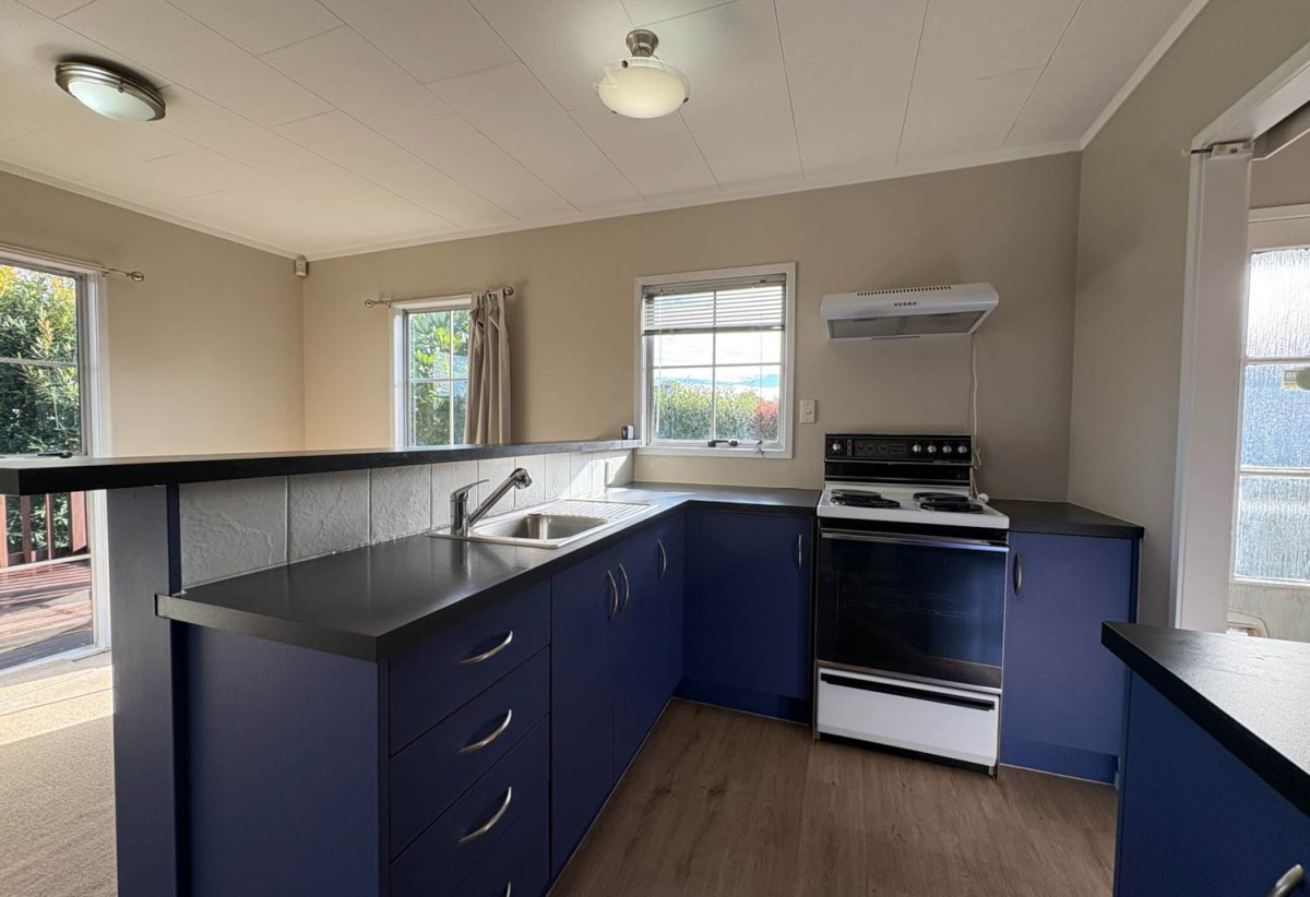 For rent, 3 beds 1 bath home with garage, available 15th August, 2/4 Glenshee Place, Highland Park, Auckland