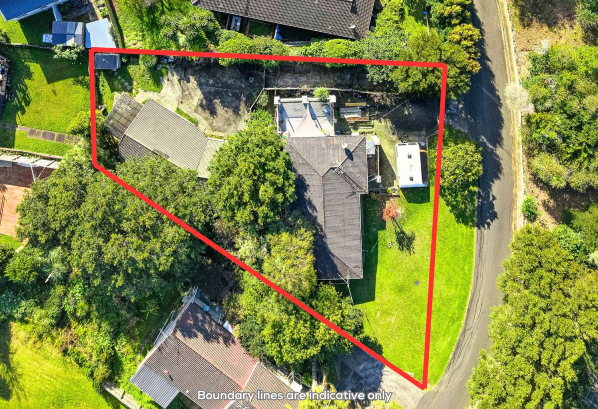 A cross-lease title in the Terrace Housing and Apartment Building Zone, 3 beds 1 bath house, around 200m from Glenfield Mall, (2/396 Glenfield Road is also for sale, the two titles form a larger 890sqm section), 1/396 Glenfield Road, Glenfield, Auckland