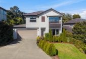 Fletcher Built | Reserve-Side Living, Renovated 5 beds (2 ensuites) 3.5 baths house with double garage, 4 Vittoria Terrace, Flat Bush, Auckland