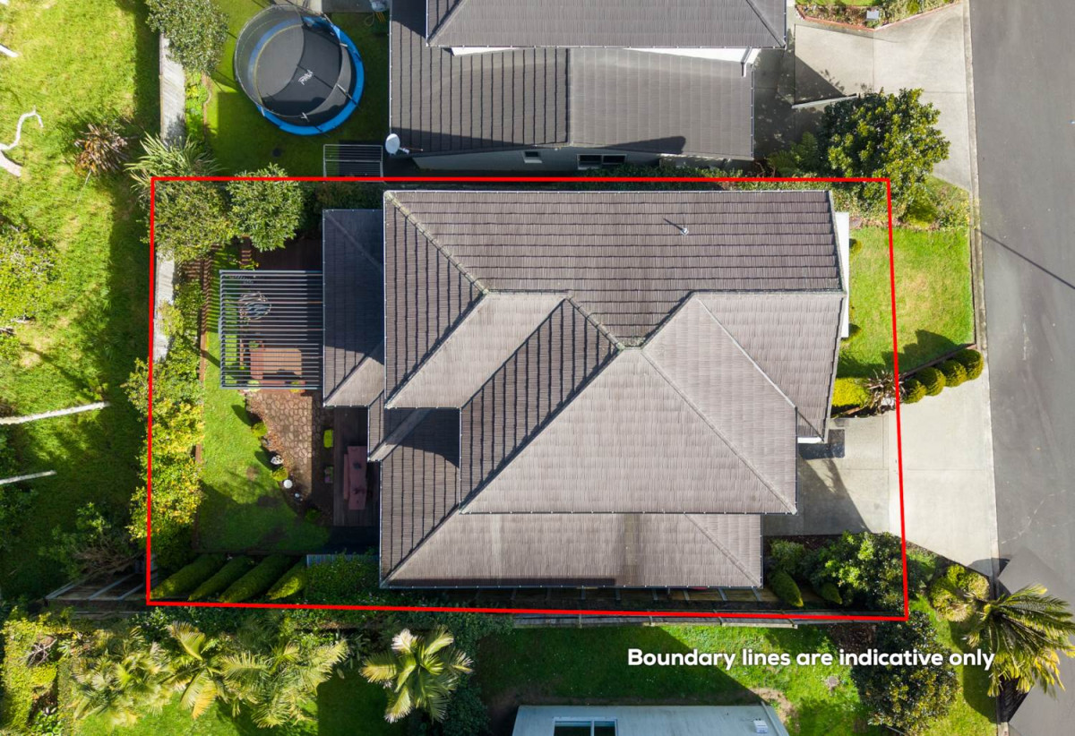 Fletcher Built | Reserve-Side Living, Renovated 5 beds (2 ensuites) 3.5 baths house with double garage, 4 Vittoria Terrace, Flat Bush, Auckland