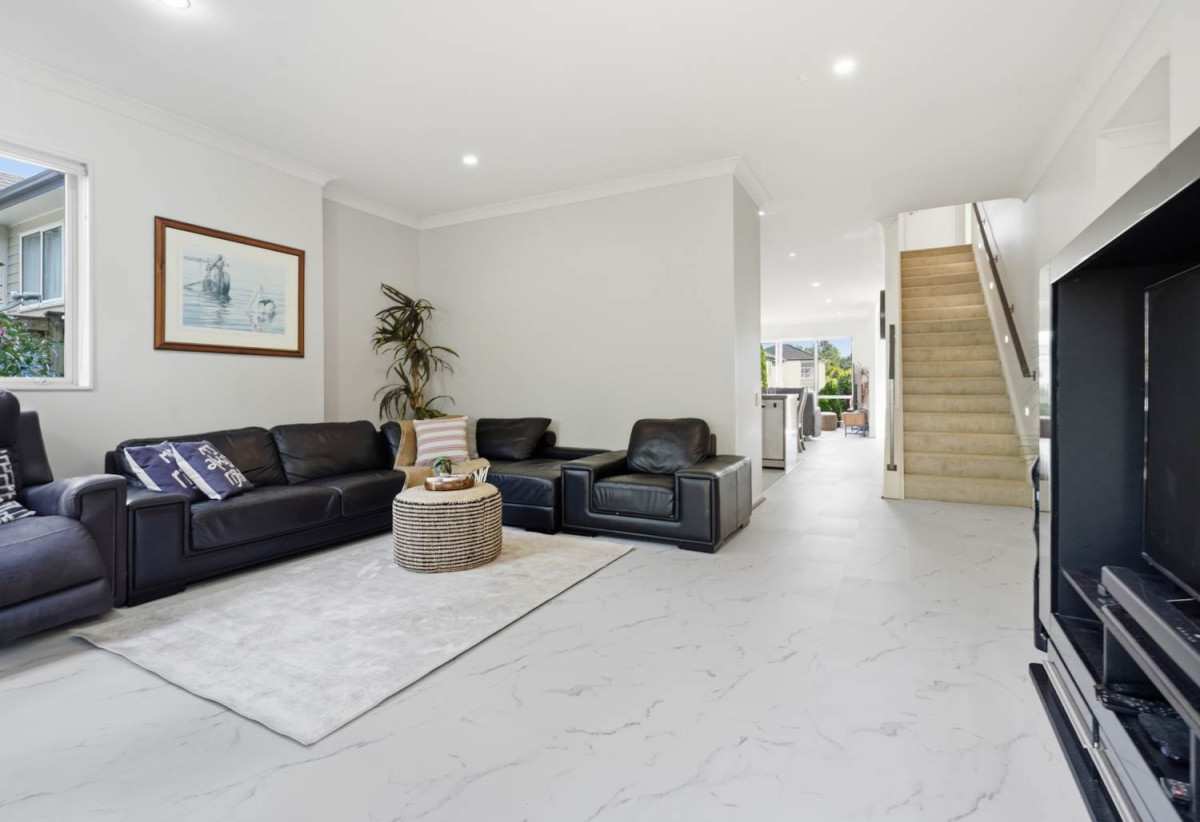 Fletcher Built | Reserve-Side Living, Renovated 5 beds (2 ensuites) 3.5 baths house with double garage, 4 Vittoria Terrace, Flat Bush, Auckland