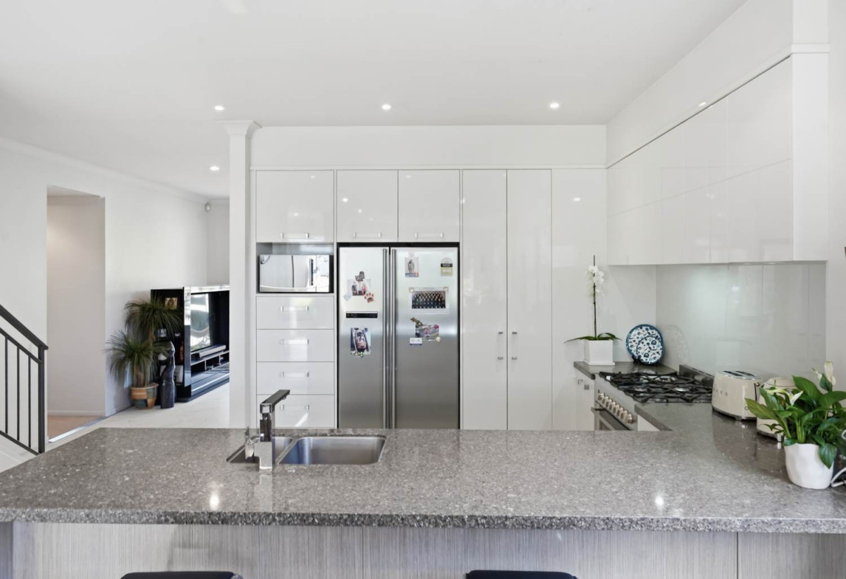 Fletcher Built | Reserve-Side Living, Renovated 5 beds (2 ensuites) 3.5 baths house with double garage, 4 Vittoria Terrace, Flat Bush, Auckland