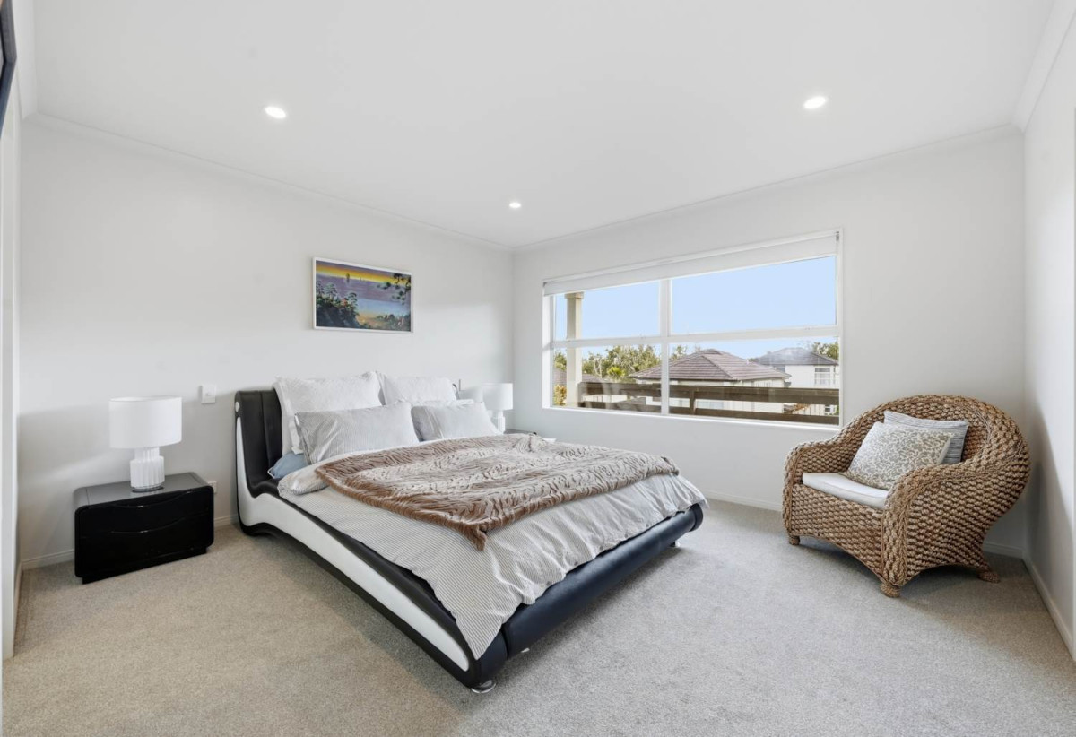 Fletcher Built | Reserve-Side Living, Renovated 5 beds (2 ensuites) 3.5 baths house with double garage, 4 Vittoria Terrace, Flat Bush, Auckland