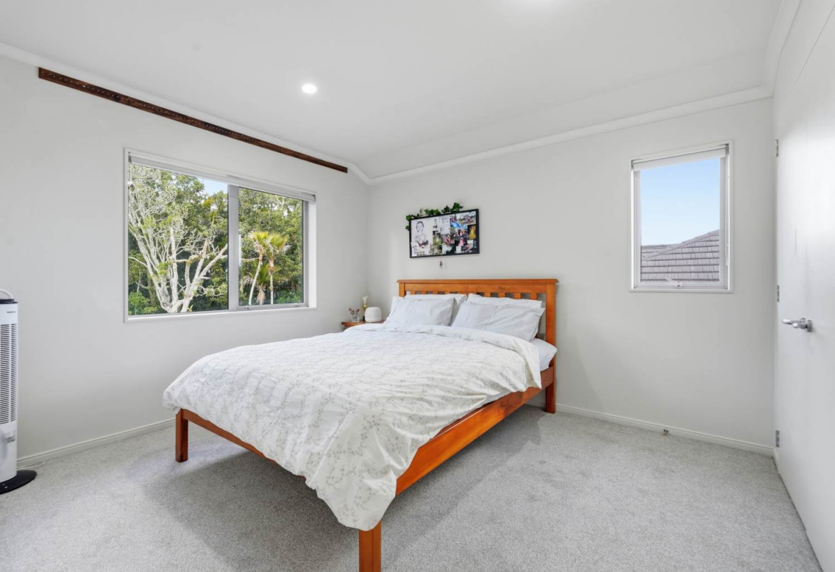 Fletcher Built | Reserve-Side Living, Renovated 5 beds (2 ensuites) 3.5 baths house with double garage, 4 Vittoria Terrace, Flat Bush, Auckland