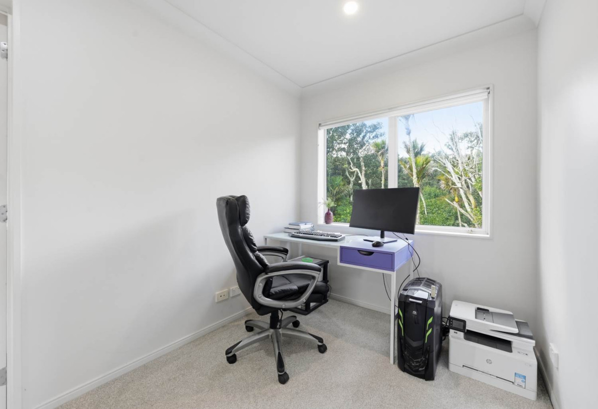 Fletcher Built | Reserve-Side Living, Renovated 5 beds (2 ensuites) 3.5 baths house with double garage, 4 Vittoria Terrace, Flat Bush, Auckland