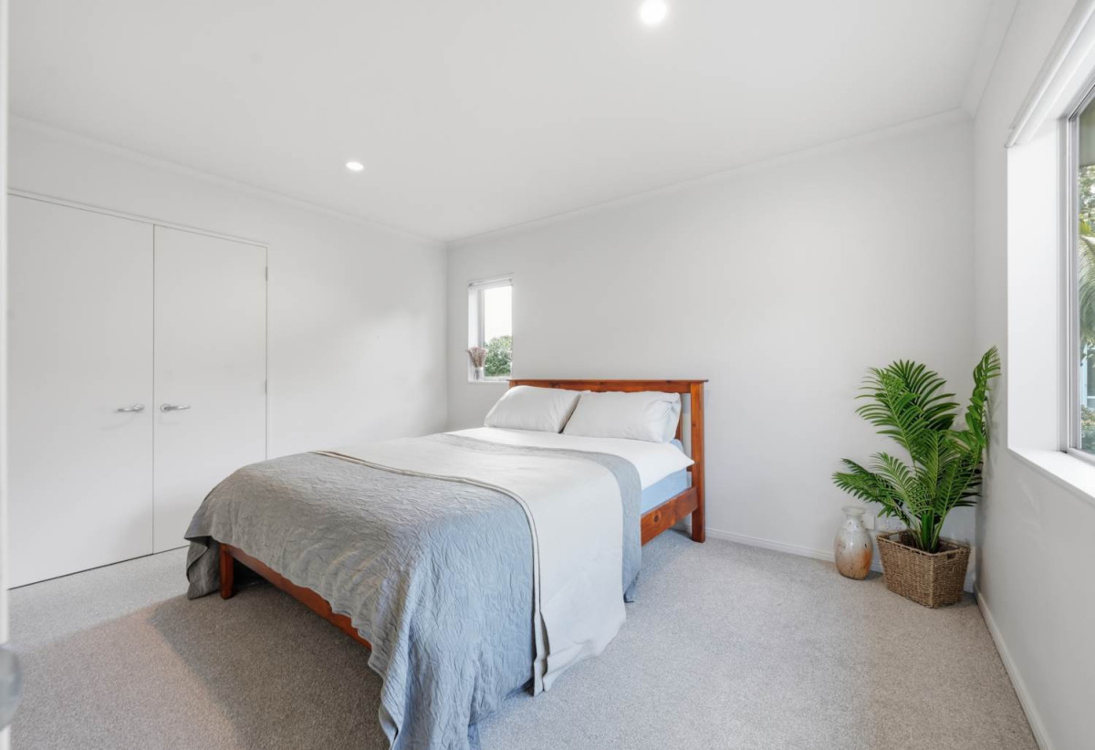 Fletcher Built | Reserve-Side Living, Renovated 5 beds (2 ensuites) 3.5 baths house with double garage, 4 Vittoria Terrace, Flat Bush, Auckland