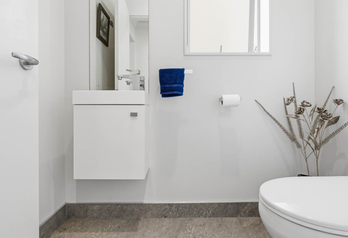 Fletcher Built | Reserve-Side Living, Renovated 5 beds (2 ensuites) 3.5 baths house with double garage, 4 Vittoria Terrace, Flat Bush, Auckland