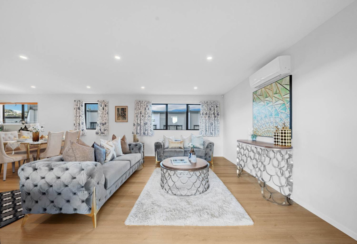 Standalone 4 beds (2 ensuites) 4 baths house with double garage, 32B Ennismore Road, Mt Albert, Auckland