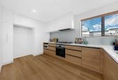 Standalone 4 beds (2 ensuites) 4 baths house with double garage, 32B Ennismore Road, Mt Albert, Auckland