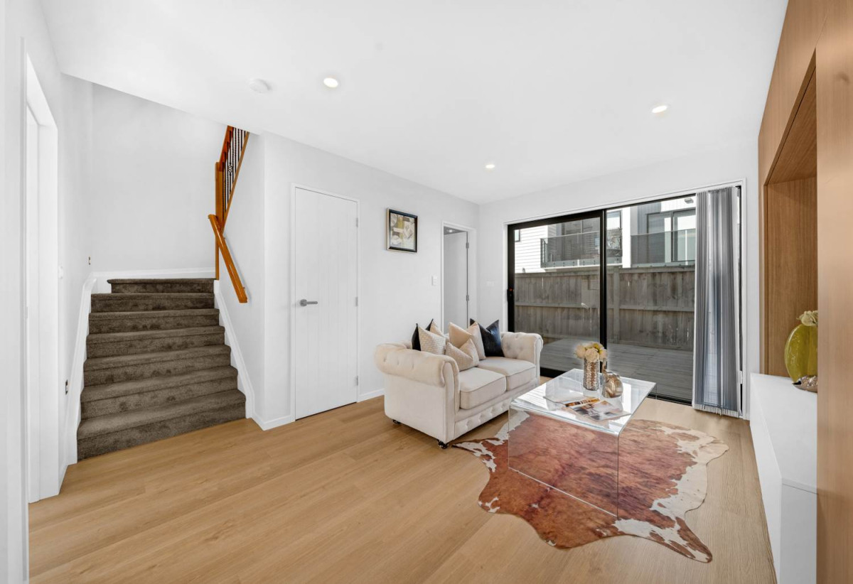 Standalone 4 beds (2 ensuites) 4 baths house with double garage, 32B Ennismore Road, Mt Albert, Auckland