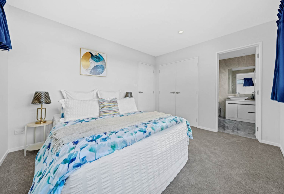 Standalone 4 beds (2 ensuites) 4 baths house with double garage, 32B Ennismore Road, Mt Albert, Auckland