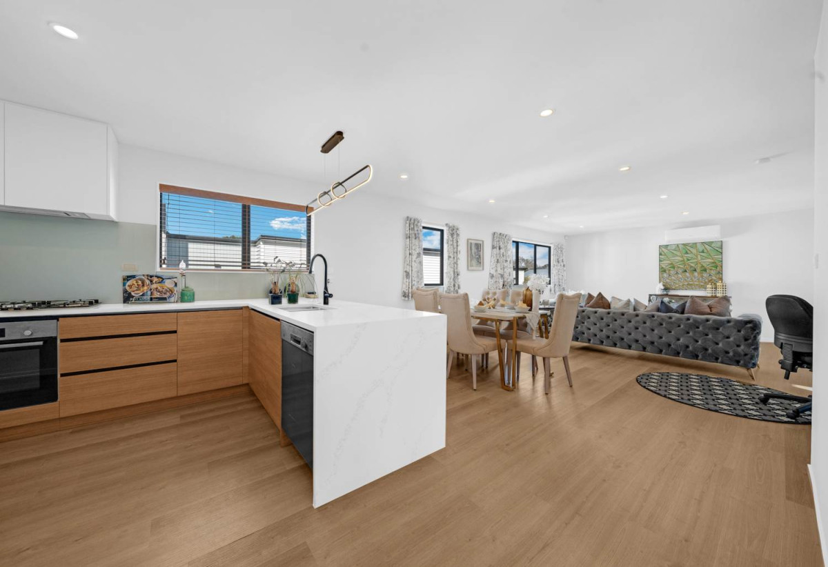 Standalone 4 beds (2 ensuites) 4 baths house with double garage, 32B Ennismore Road, Mt Albert, Auckland