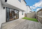 Standalone 4 beds (2 ensuites) 4 baths house with double garage, 32B Ennismore Road, Mt Albert, Auckland