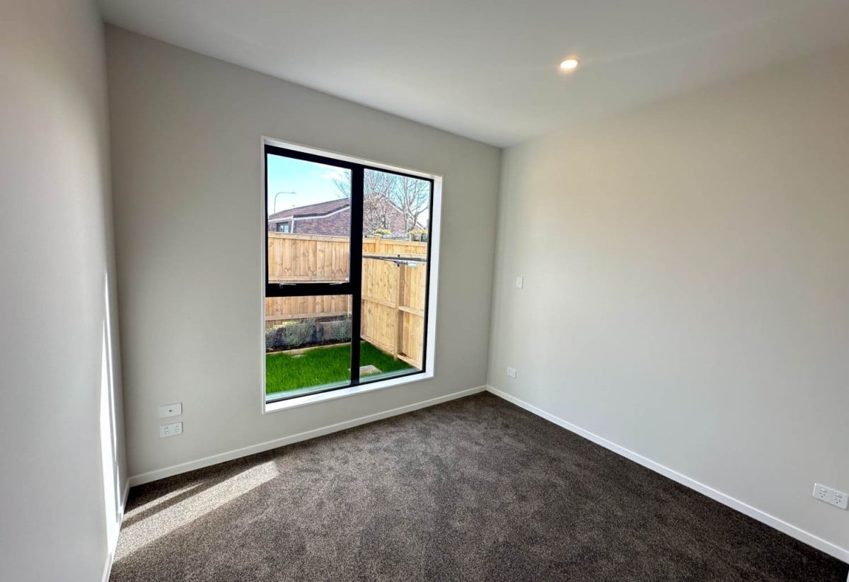 For rent, Brandnew 4 beds (2 ensuites) 3 baths townhouse with car park, available 11th August, 2/26A Eastridge Court, Somerville, Auckland