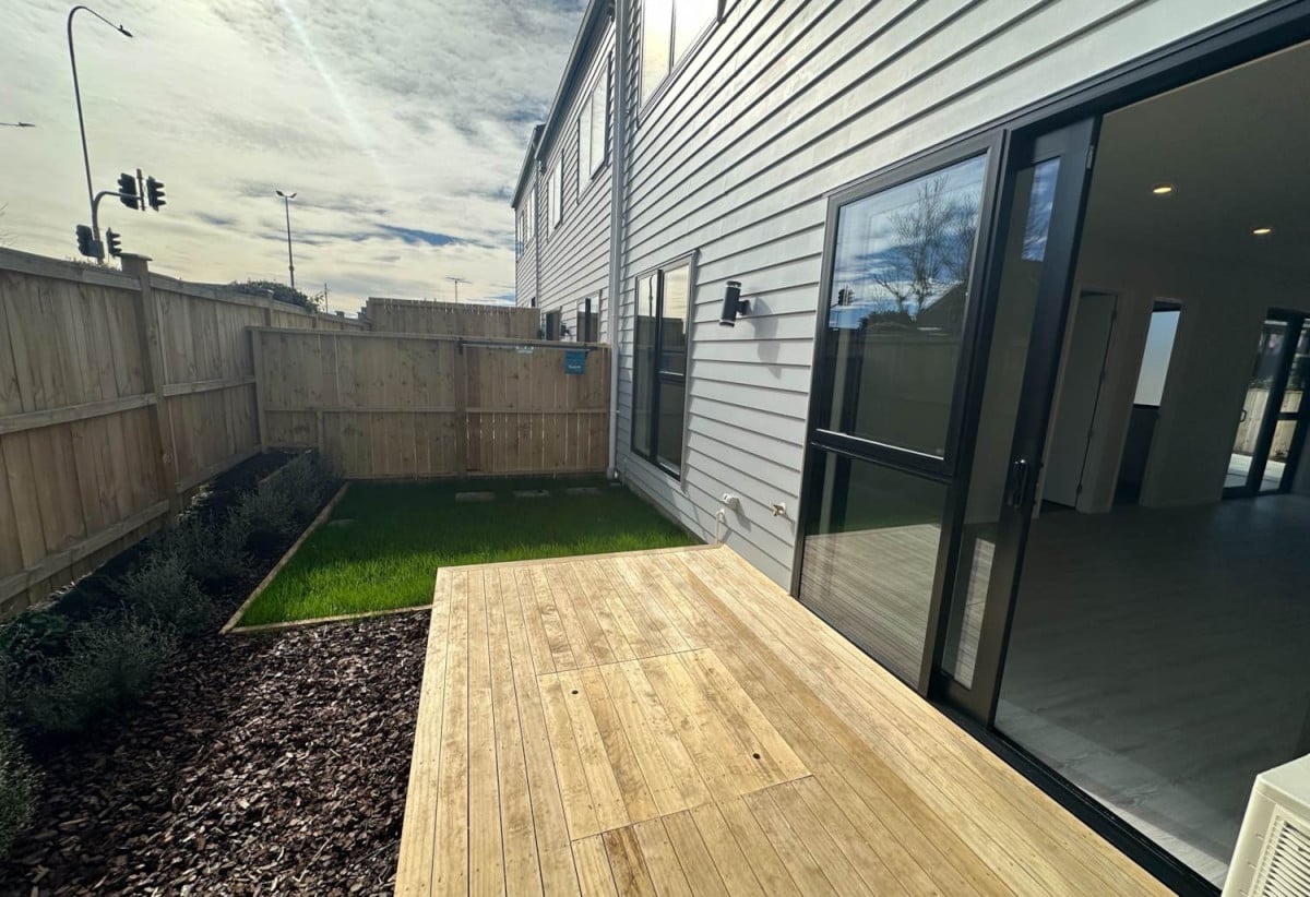 For rent, Brandnew 4 beds (2 ensuites) 3 baths townhouse with car park, available 11th August, 2/26A Eastridge Court, Somerville, Auckland