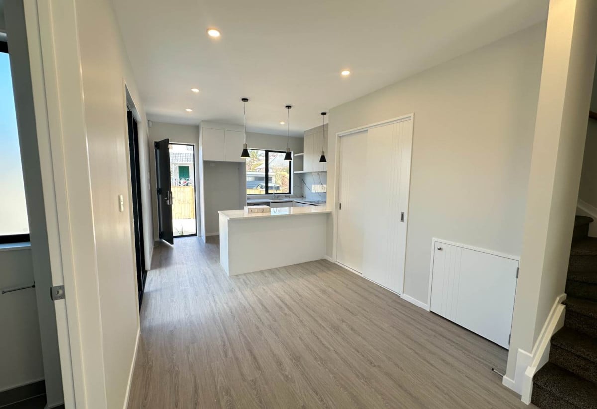 For rent, Brandnew 4 beds (2 ensuites) 3 baths townhouse with car park, available 11th August, 2/26A Eastridge Court, Somerville, Auckland