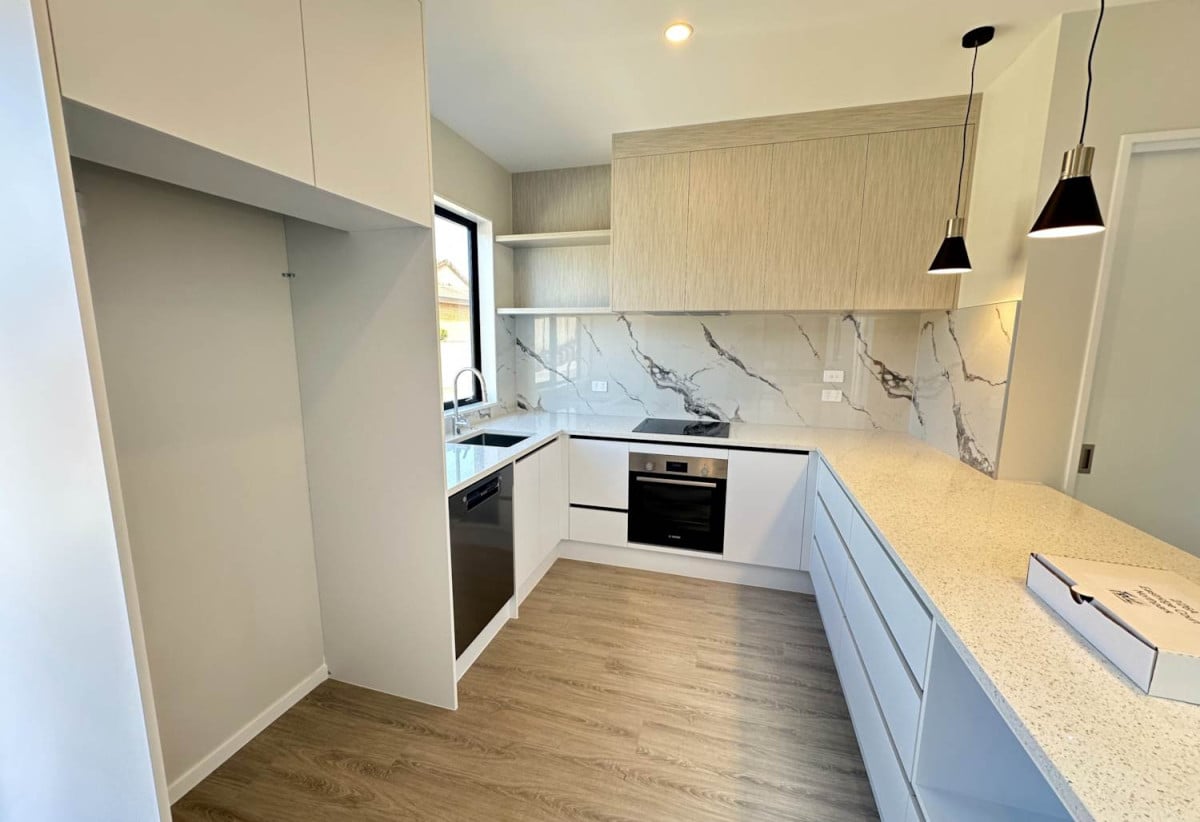 For rent, Brandnew 4 beds (2 ensuites) 3 baths townhouse with car park, available 11th August, 2/26A Eastridge Court, Somerville, Auckland