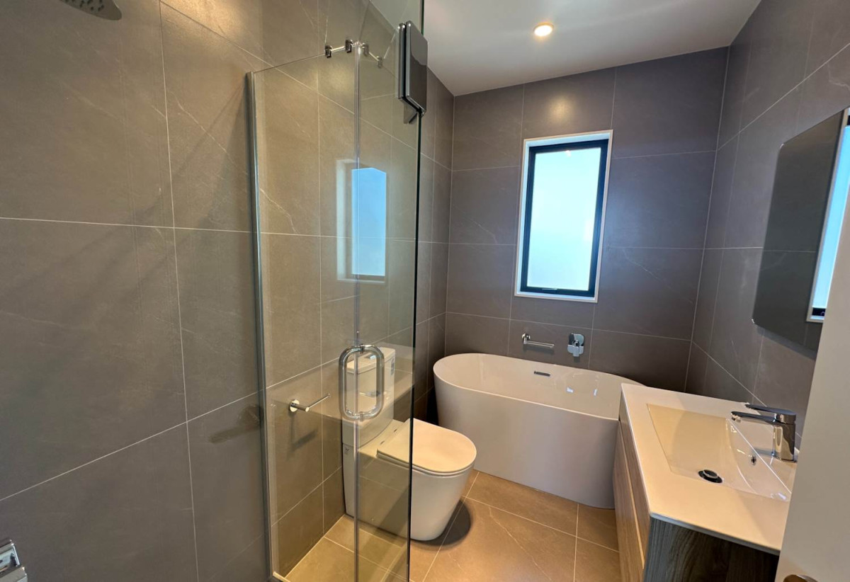 For rent, Brandnew 4 beds (2 ensuites) 3 baths townhouse with car park, available 11th August, 2/26A Eastridge Court, Somerville, Auckland