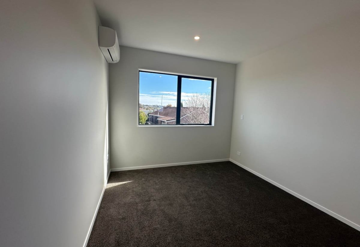 For rent, Brandnew 4 beds (2 ensuites) 3 baths townhouse with car park, available 11th August, 2/26A Eastridge Court, Somerville, Auckland