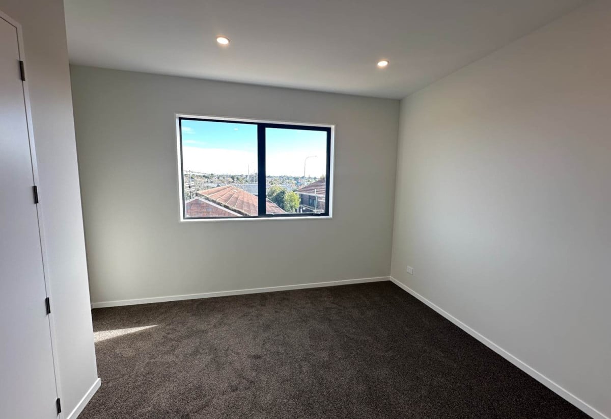 For rent, Brandnew 4 beds (2 ensuites) 3 baths townhouse with car park, available 11th August, 2/26A Eastridge Court, Somerville, Auckland