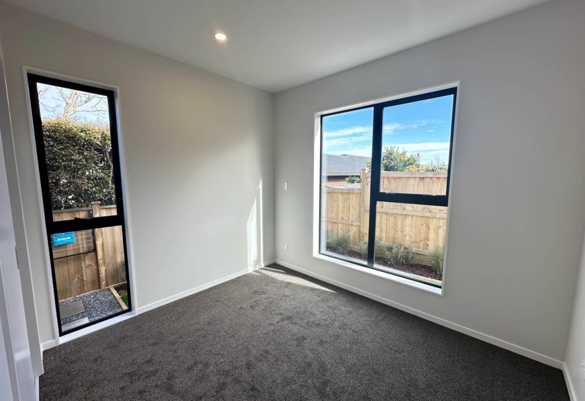 For rent, Brandnew 3 beds (1 ensuite) + study 2 baths townhouse with car park, available 11th August, 1/26A Eastridge Court, Somerville, Auckland