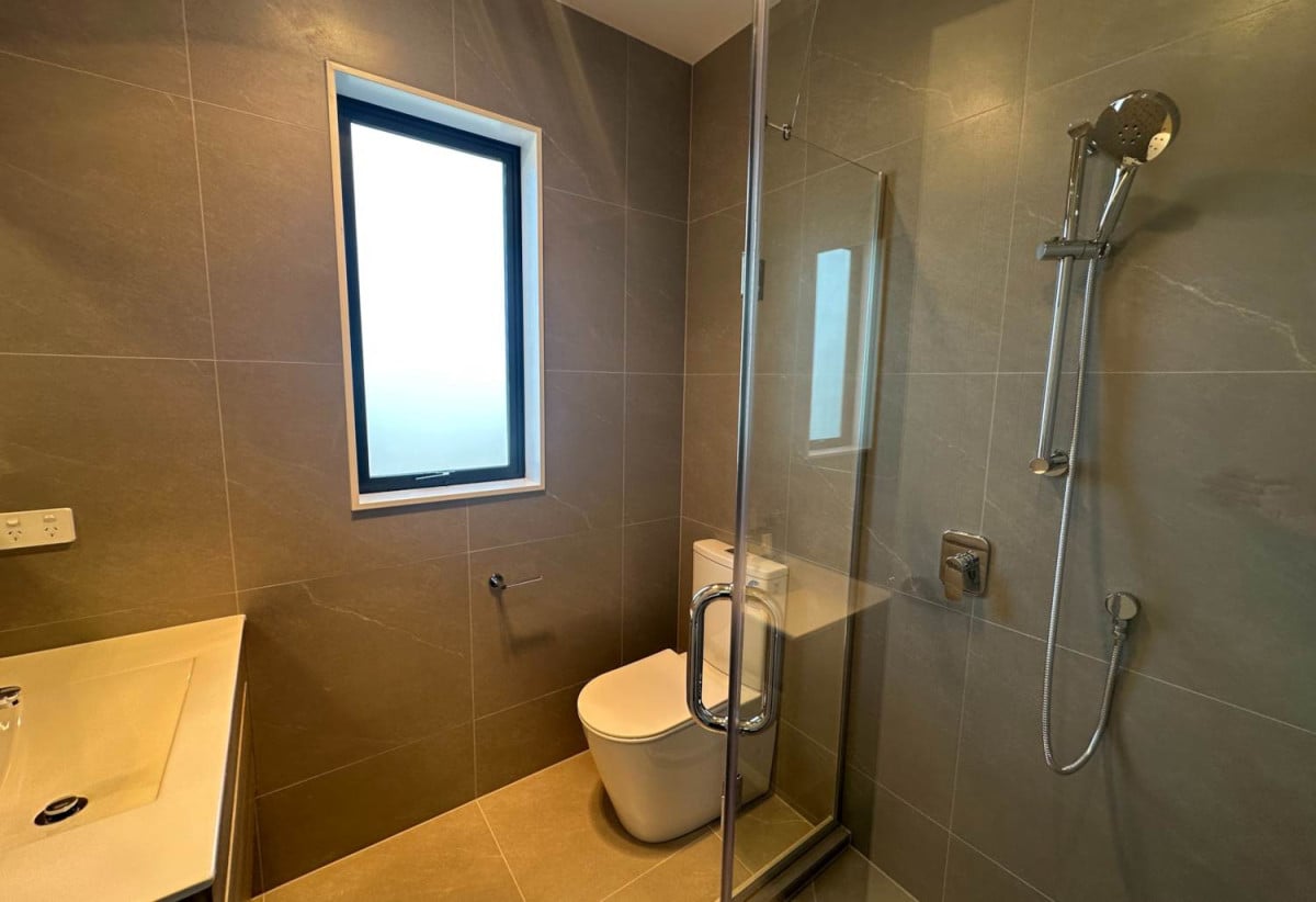 For rent, Brandnew 3 beds (1 ensuite) + study 2 baths townhouse with car park, available 11th August, 1/26A Eastridge Court, Somerville, Auckland