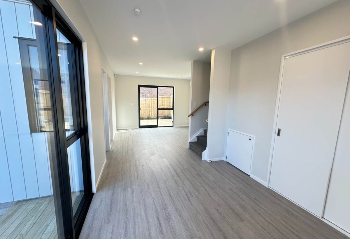 For rent, Brandnew 3 beds (1 ensuite) + study 2 baths townhouse with car park, available 11th August, 1/26A Eastridge Court, Somerville, Auckland