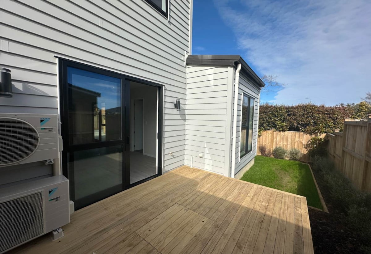 For rent, Brandnew 3 beds (1 ensuite) + study 2 baths townhouse with car park, available 11th August, 1/26A Eastridge Court, Somerville, Auckland