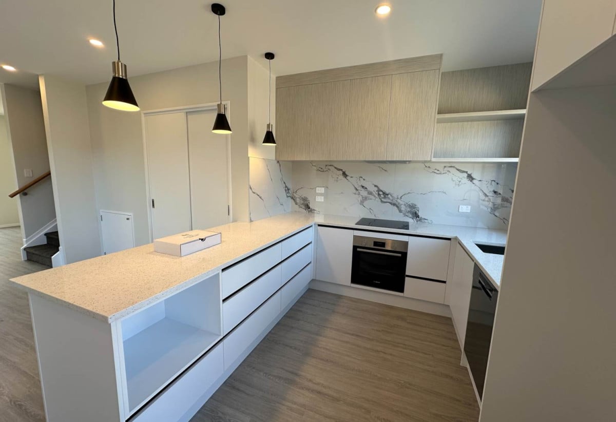 For rent, Brandnew 3 beds (1 ensuite) + study 2 baths townhouse with car park, available 11th August, 1/26A Eastridge Court, Somerville, Auckland