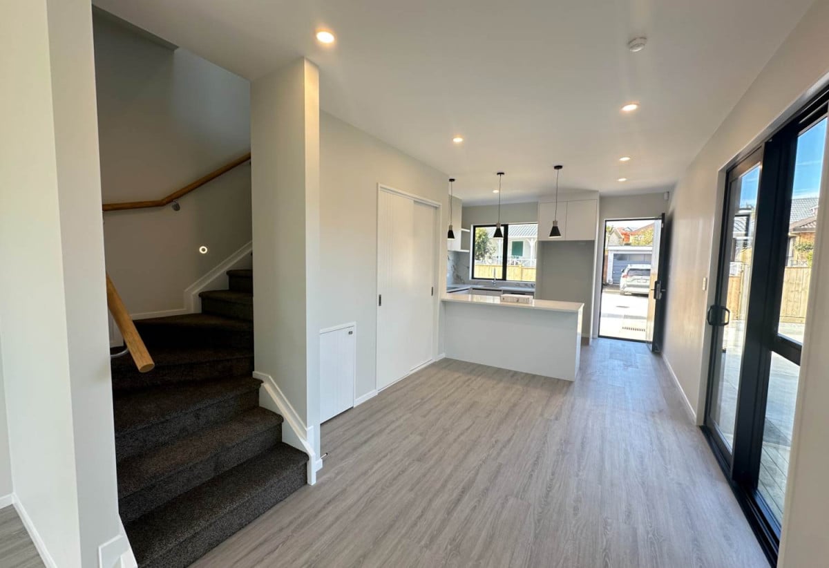 For rent, Brandnew 3 beds (1 ensuite) + study 2 baths townhouse with car park, available 11th August, 1/26A Eastridge Court, Somerville, Auckland