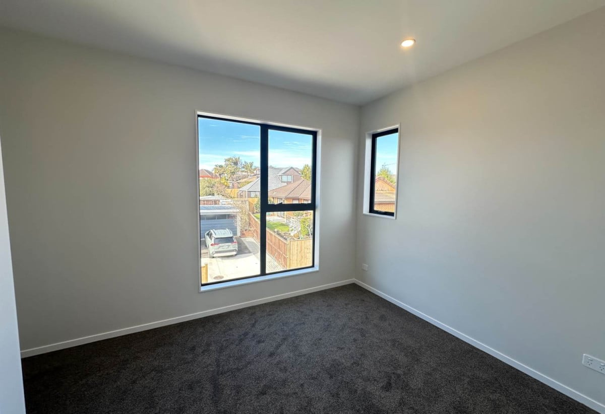 For rent, Brandnew 3 beds (1 ensuite) + study 2 baths townhouse with car park, available 11th August, 1/26A Eastridge Court, Somerville, Auckland