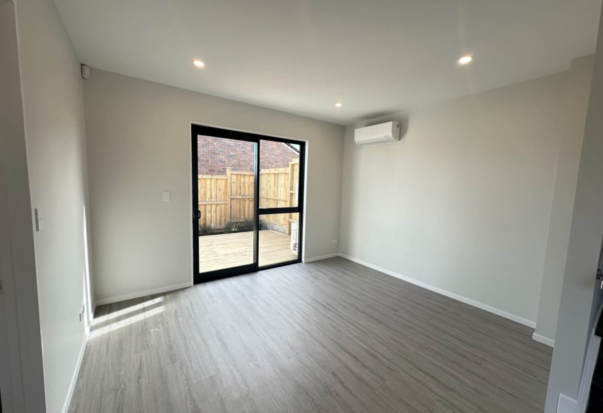For rent, Brandnew 3 beds (1 ensuite) + study 2 baths townhouse with car park, available 11th August, 1/26A Eastridge Court, Somerville, Auckland