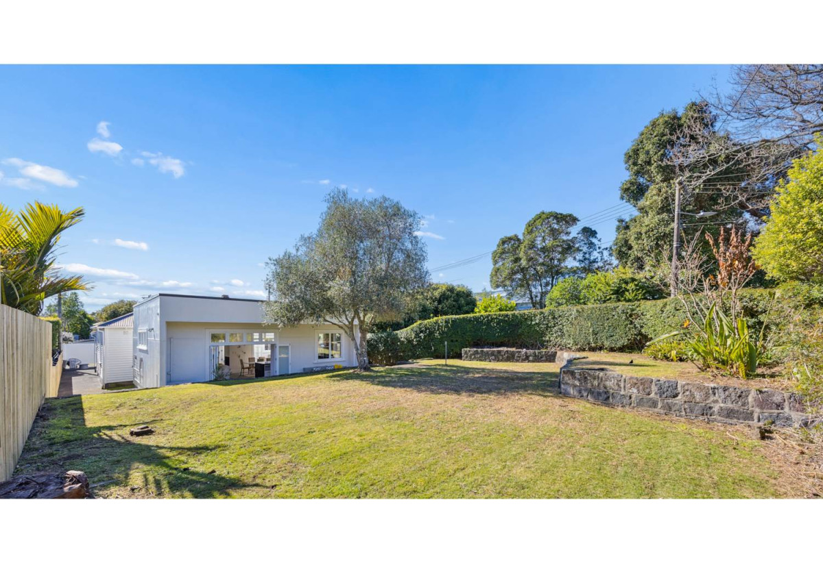 635m2 section, Double Grammar school zone (MAGS & AGGS), 4 beds 2 baths house with car parks, 120 Marsden Avenue, Mt Eden, Auckland