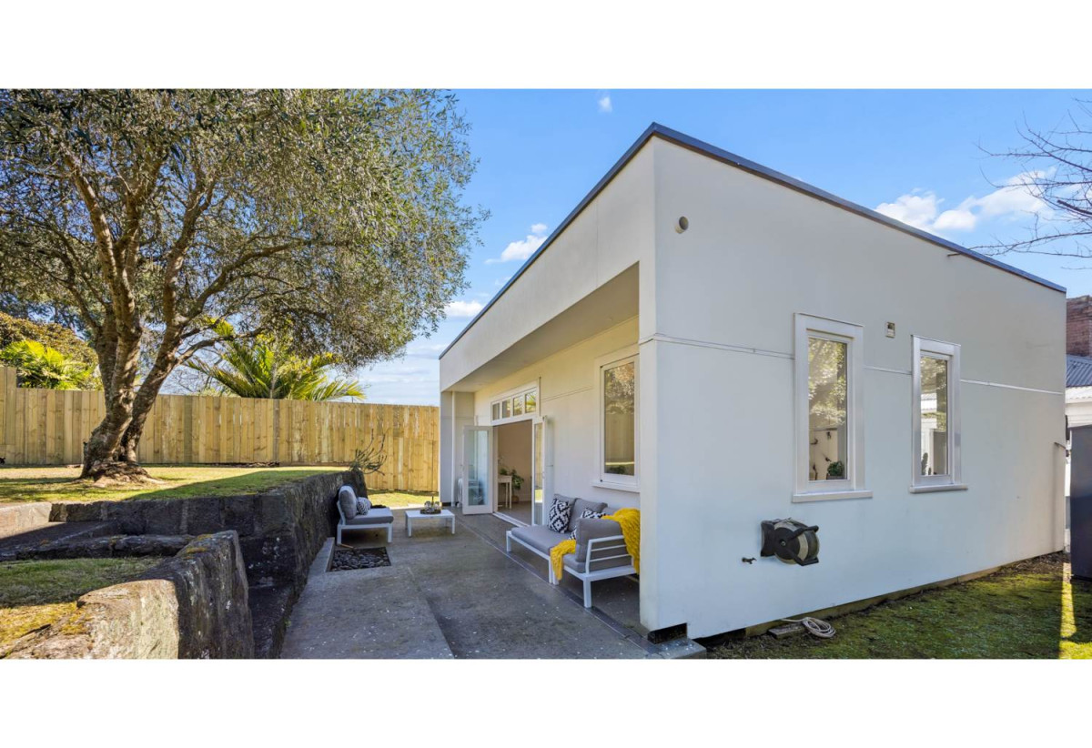 635m2 section, Double Grammar school zone (MAGS & AGGS), 4 beds 2 baths house with car parks, 120 Marsden Avenue, Mt Eden, Auckland