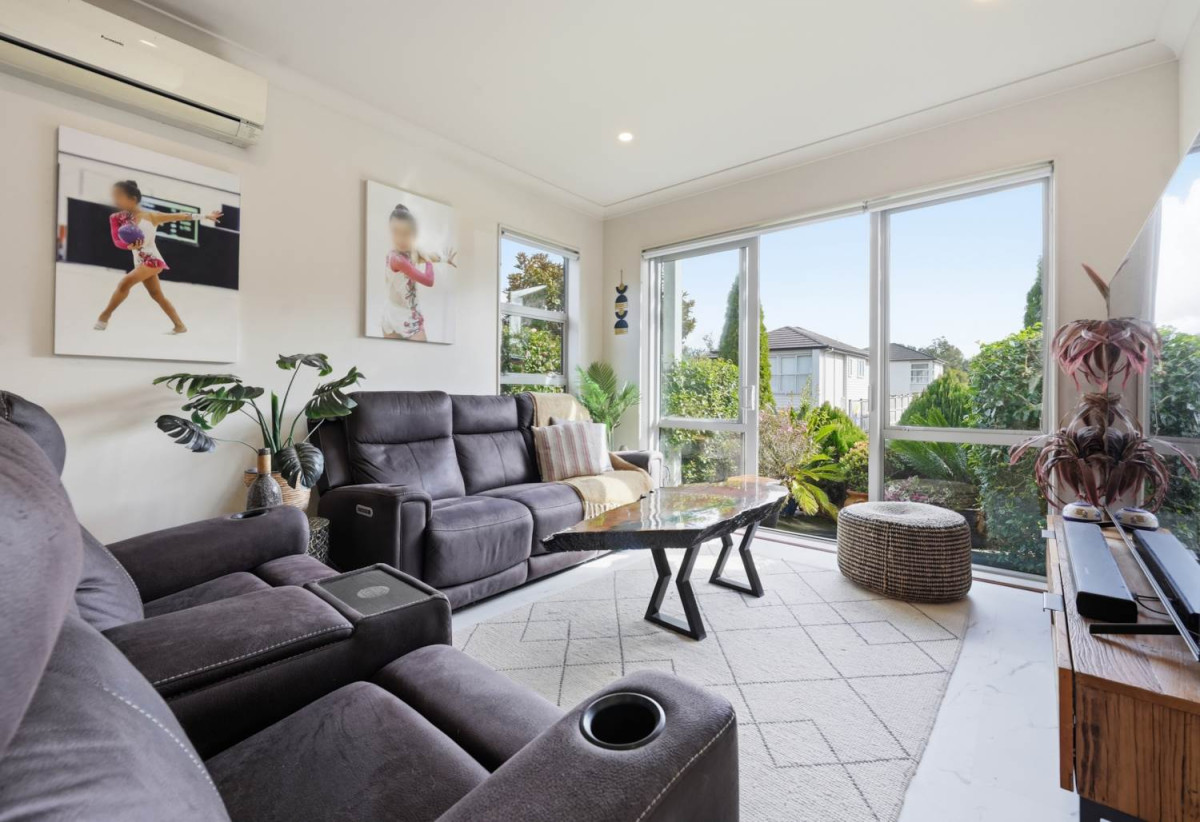 Fletcher Built | Reserve-Side Living, Renovated 5 beds (2 ensuites) 3.5 baths house with double garage, 4 Vittoria Terrace, Flat Bush, Auckland