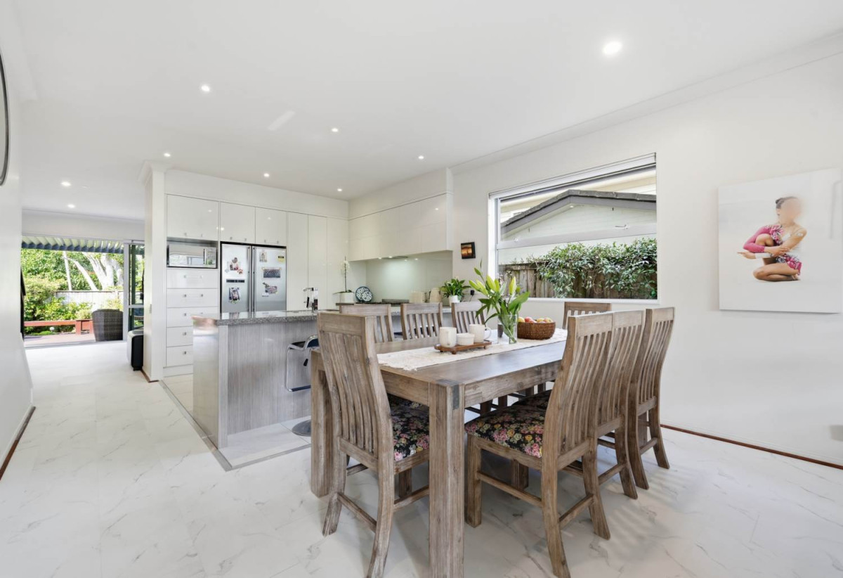 Fletcher Built | Reserve-Side Living, Renovated 5 beds (2 ensuites) 3.5 baths house with double garage, 4 Vittoria Terrace, Flat Bush, Auckland