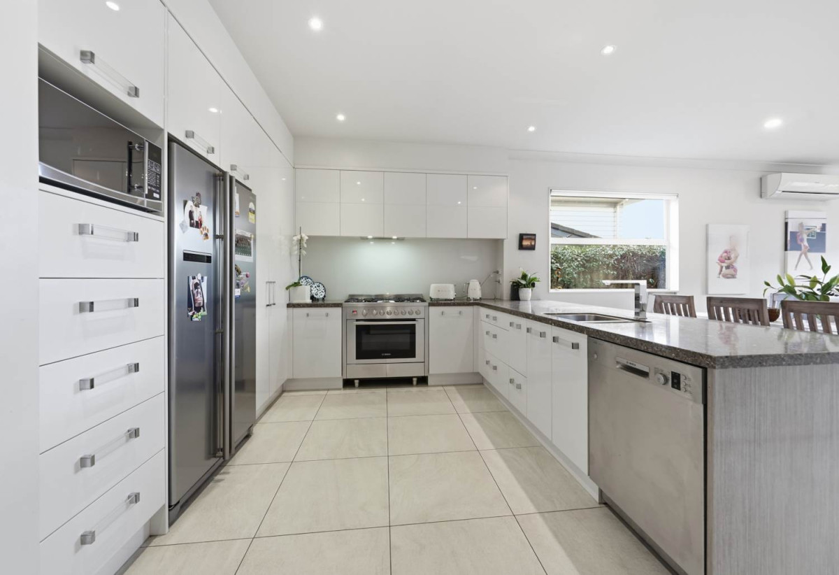 Fletcher Built | Reserve-Side Living, Renovated 5 beds (2 ensuites) 3.5 baths house with double garage, 4 Vittoria Terrace, Flat Bush, Auckland