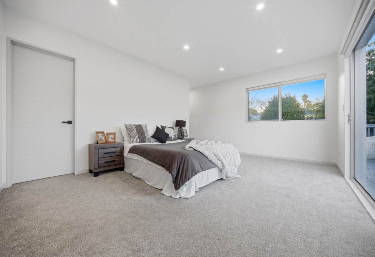 608m2 section, 4 beds 3.5 baths house with double garage, 15A Elliot street, Riverhead, Auckland