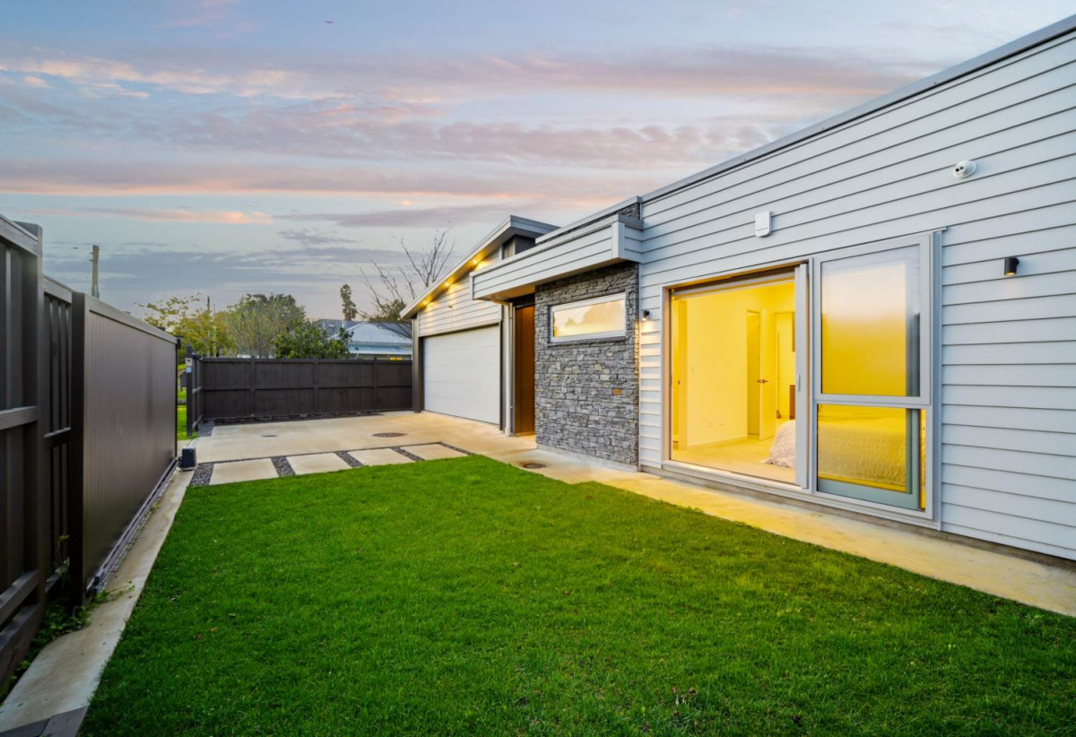 608m2 section, 4 beds 3.5 baths house with double garage, 15A Elliot street, Riverhead, Auckland
