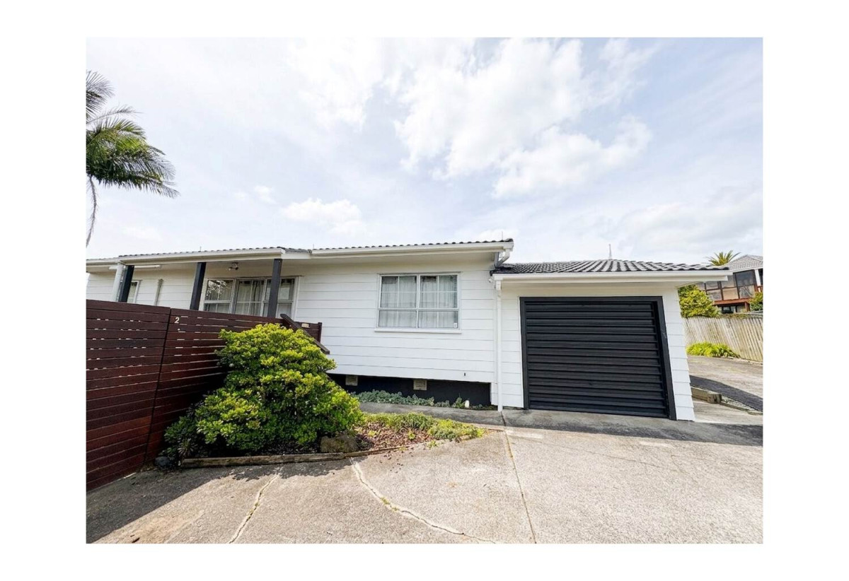 For rent, 3 beds 1 bath home with garage, available 15th August, 2/4 Glenshee Place, Highland Park, Auckland
