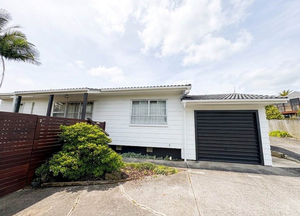 For rent, 3 beds 1 bath home with garage, available 15th August, 2/4 Glenshee Place, Highland Park, Auckland