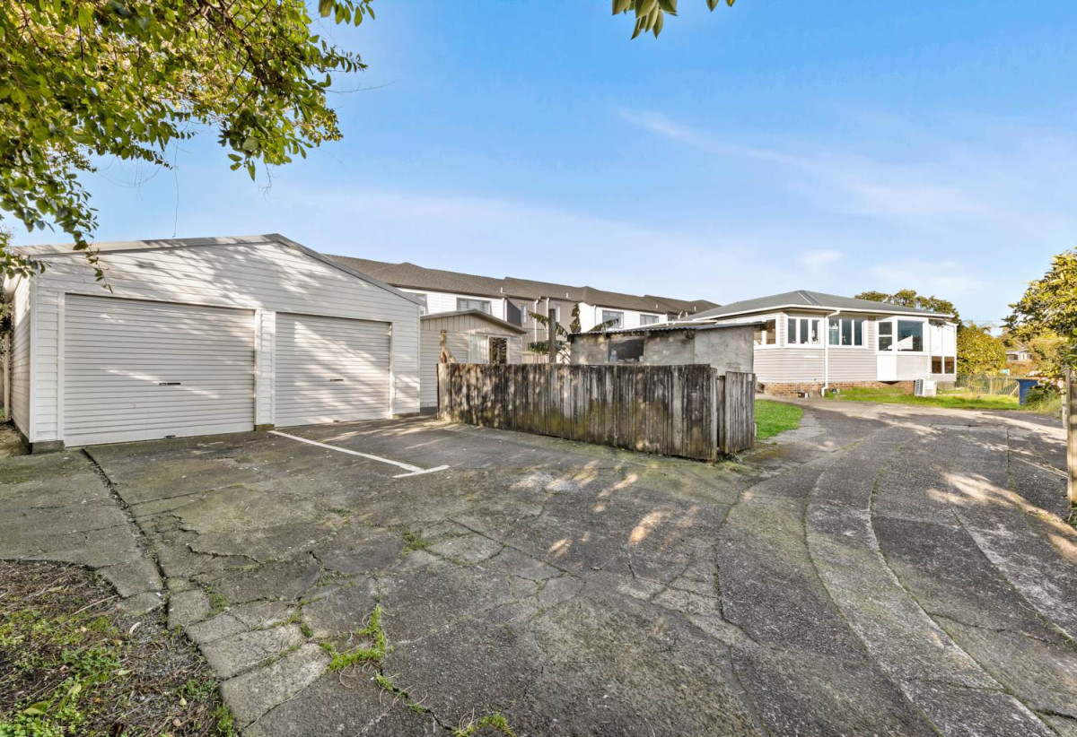 827m2 section, 3 beds 1 bath house with double garage, 74 McLeod Road, Te Atatu South, Auckland